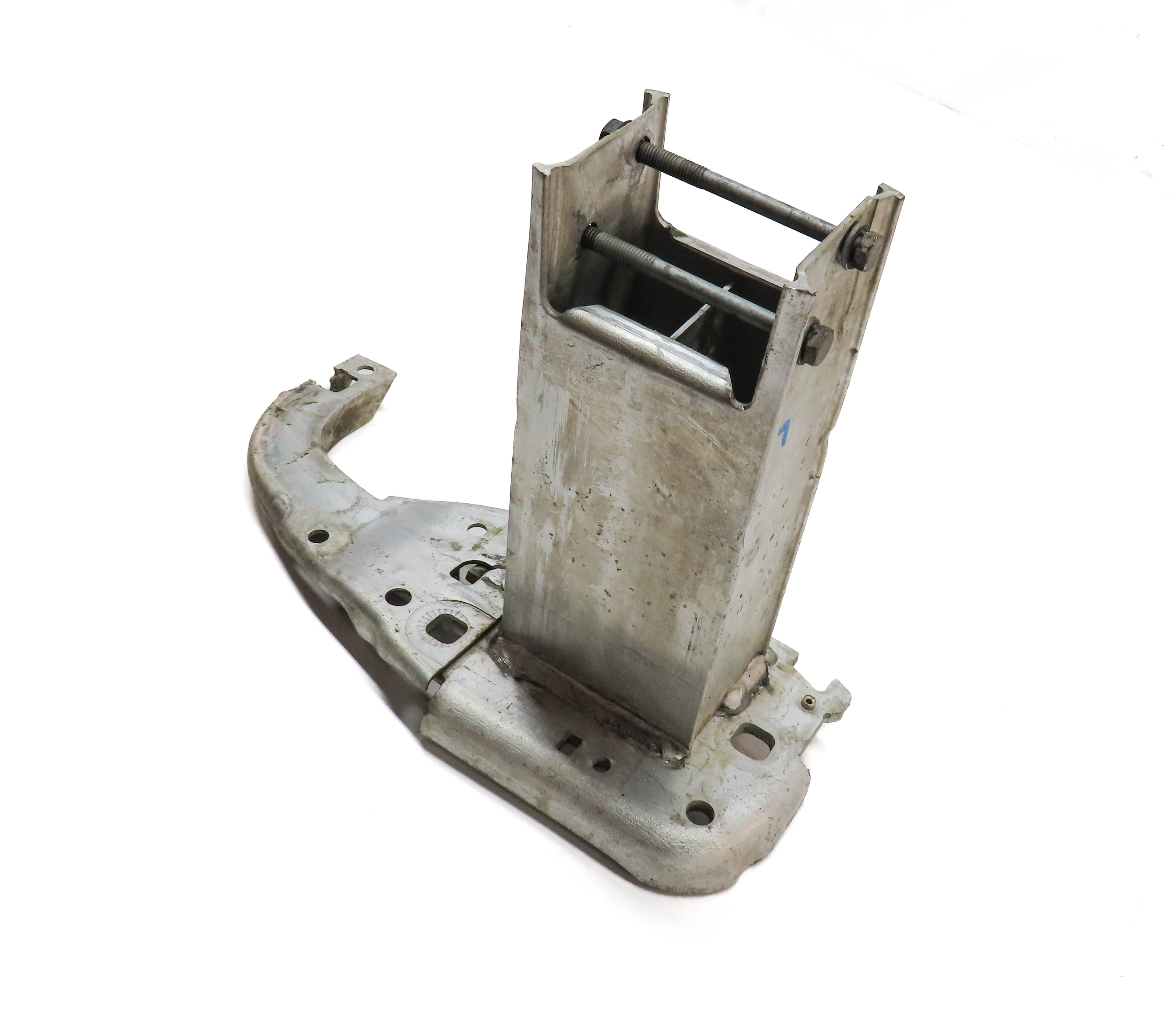 2012-2018 AUDI A6 A7 S6 S7 RS7 (C7 4G8) FRONT LEFT DRIVER BUMPER MOUNT BRACKET — exact item pictured